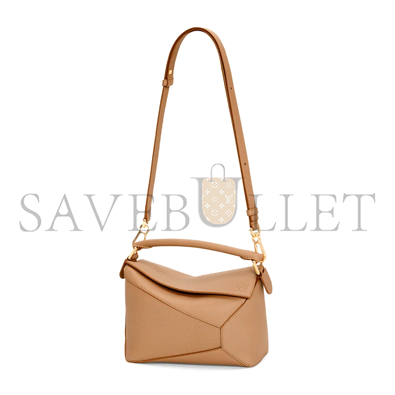 LOEWE SMALL PUZZLE EDGE BAG IN SOFT GRAINED CALFSKIN A510P60X30 (24*16.5*10.5cm) LOEWE SMALL PUZZLE EDGE BAG IN SOFT GRAINED CALFSKIN A510P60X30 (24*16.5*10.5cm)